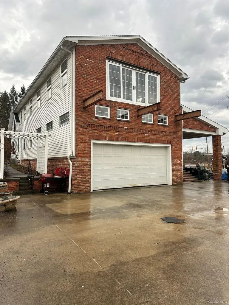 1920 Lakeside Erie Township MI 48133