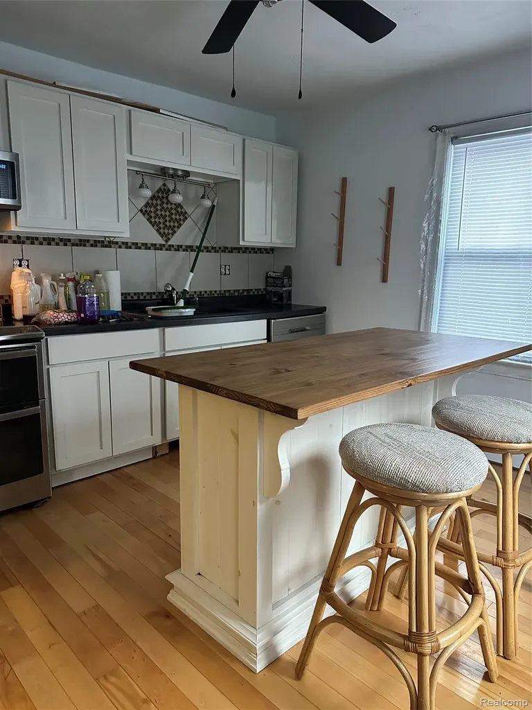 1920 Lakeside Erie Township MI 48133
