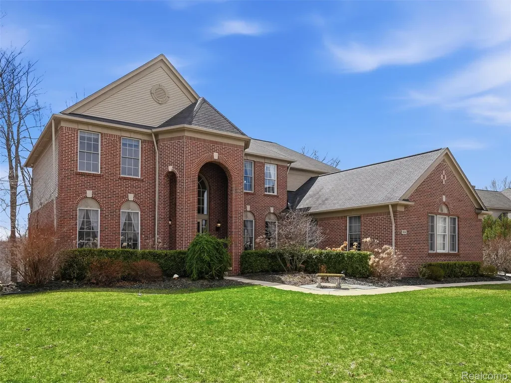 3235 Woodview Circle Orion Charter Township MI 48362