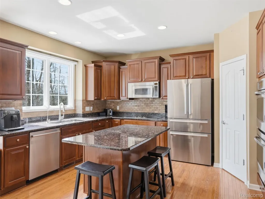 3235 Woodview Circle Orion Charter Township MI 48362