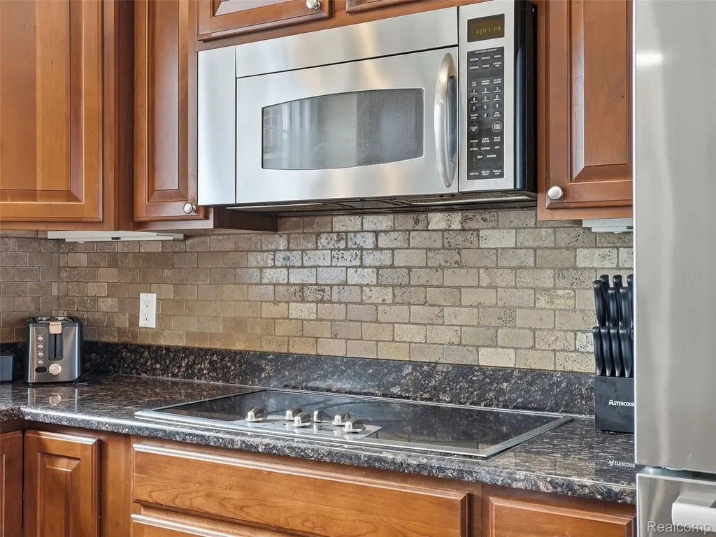 3235 Woodview Circle Orion Charter Township MI 48362