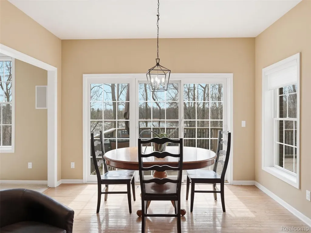 3235 Woodview Circle Orion Charter Township MI 48362