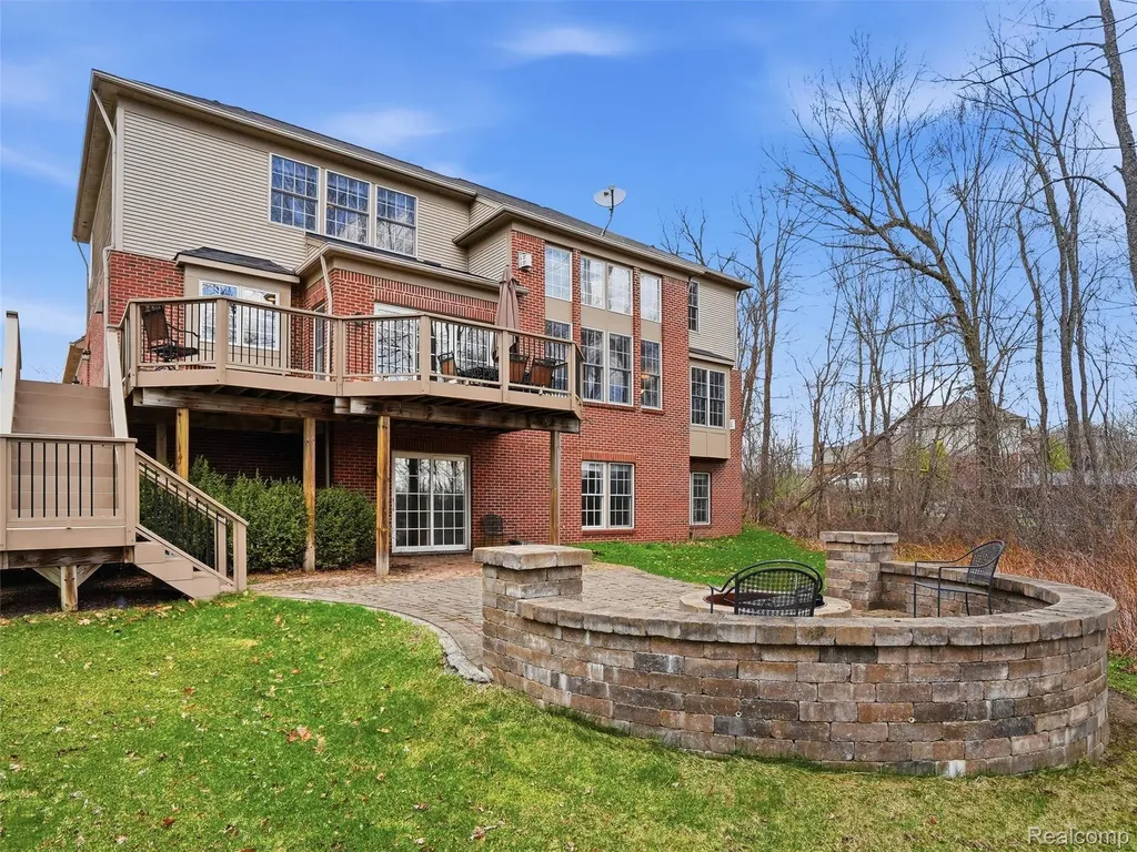 3235 Woodview Circle Orion Charter Township MI 48362