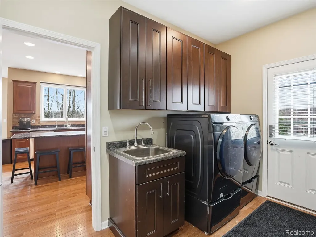 3235 Woodview Circle Orion Charter Township MI 48362