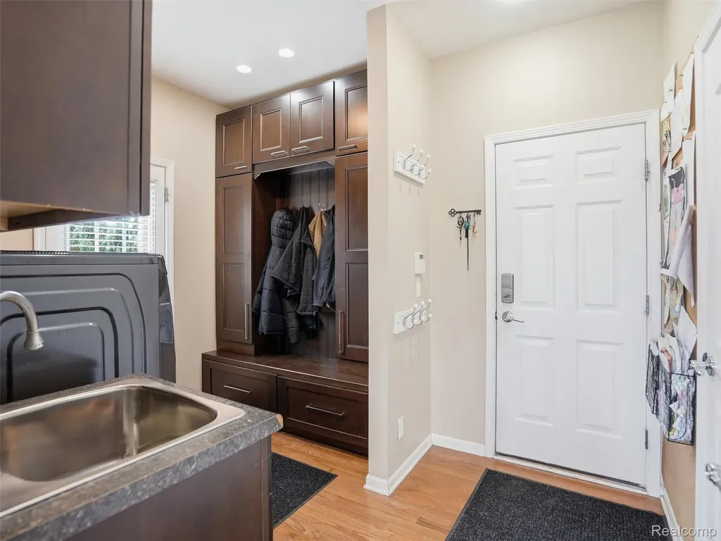 3235 Woodview Circle Orion Charter Township MI 48362