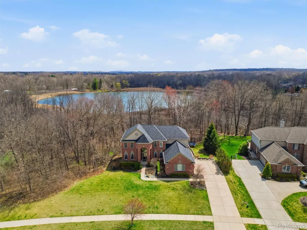3235 Woodview Circle Orion Charter Township MI 48362