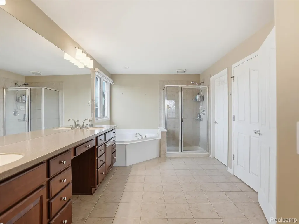 3235 Woodview Circle Orion Charter Township MI 48362