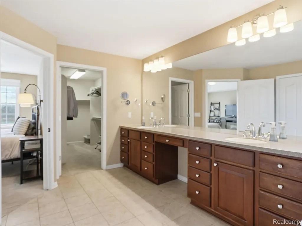3235 Woodview Circle Orion Charter Township MI 48362