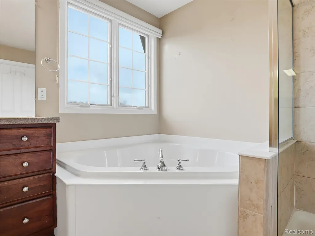 3235 Woodview Circle Orion Charter Township MI 48362