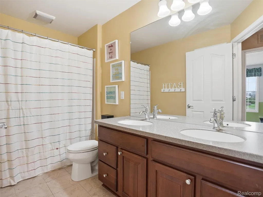 3235 Woodview Circle Orion Charter Township MI 48362