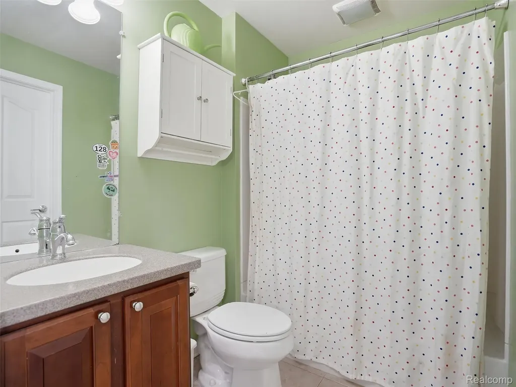 3235 Woodview Circle Orion Charter Township MI 48362