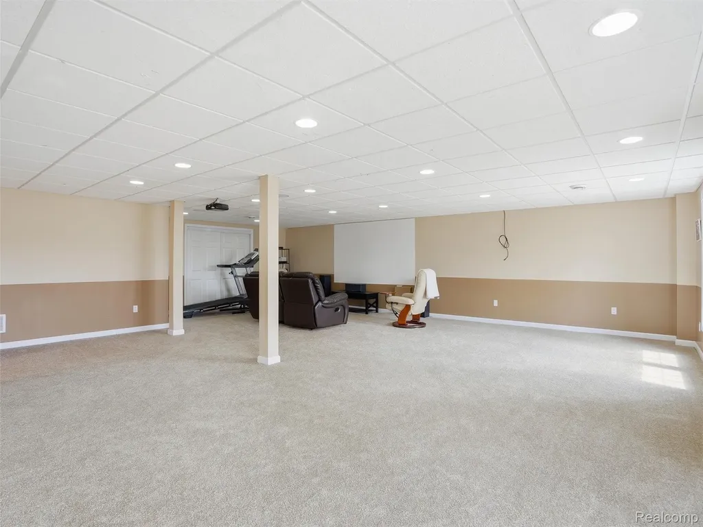 3235 Woodview Circle Orion Charter Township MI 48362