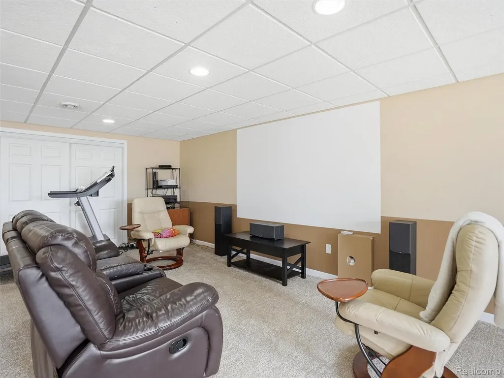 3235 Woodview Circle Orion Charter Township MI 48362