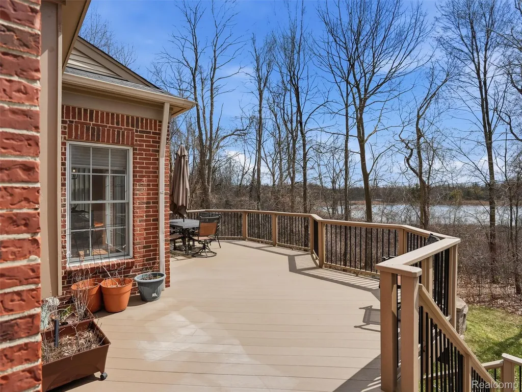 3235 Woodview Circle Orion Charter Township MI 48362