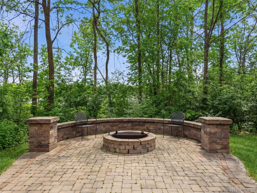3235 Woodview Circle Orion Charter Township MI 48362