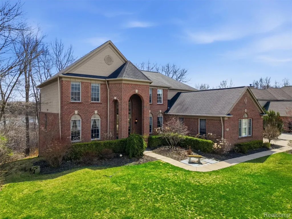 3235 Woodview Circle Orion Charter Township MI 48362