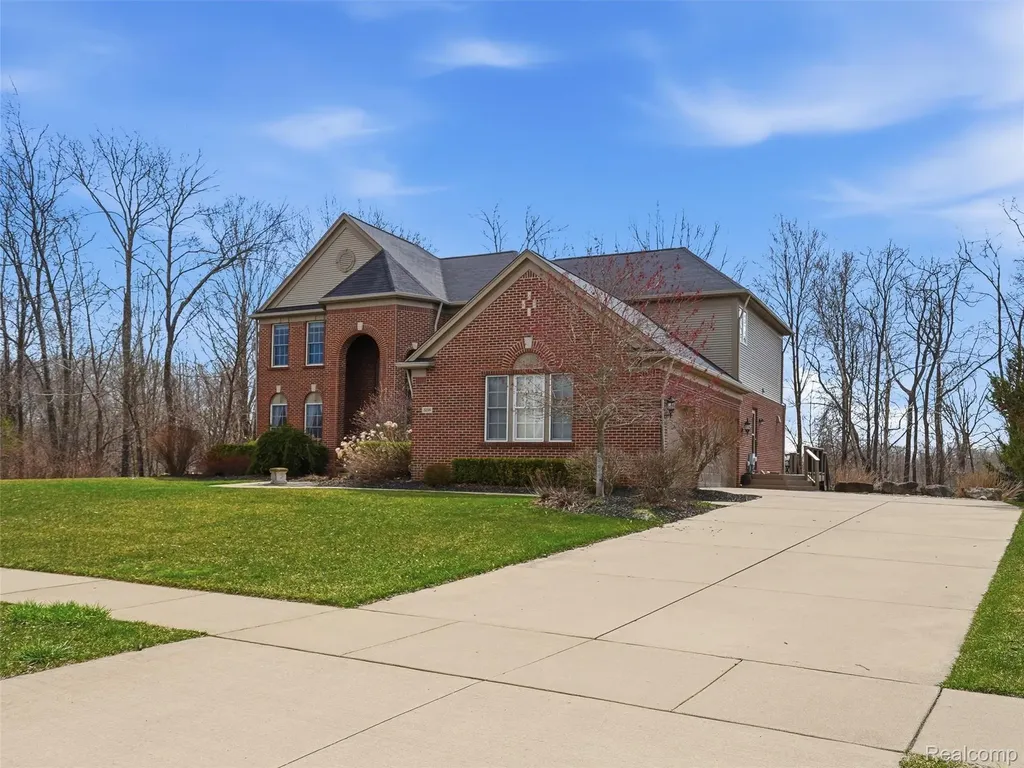 3235 Woodview Circle Orion Charter Township MI 48362