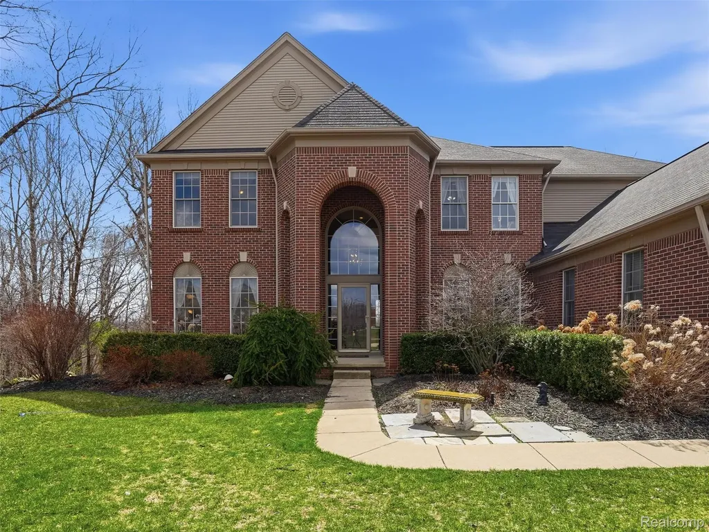 3235 Woodview Circle Orion Charter Township MI 48362