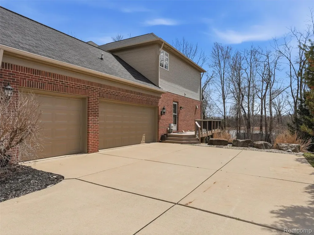 3235 Woodview Circle Orion Charter Township MI 48362