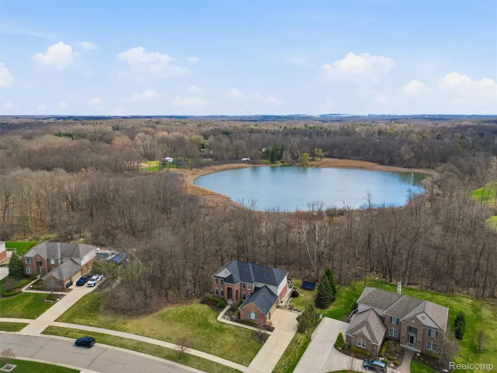3235 Woodview Circle Orion Charter Township MI 48362