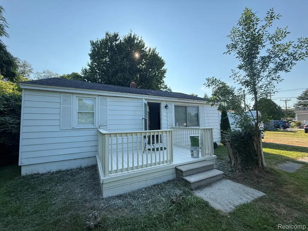 7189 Lakeshore Road Burtchville Township MI 48059