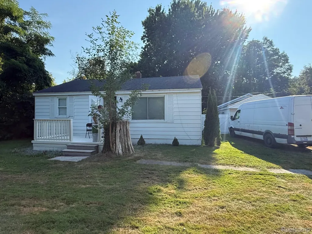 7189 Lakeshore Road Burtchville Township MI 48059