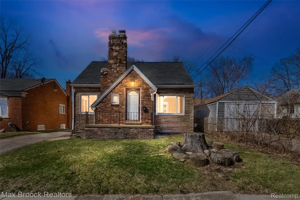 169 Dwight Avenue Pontiac City MI 48341