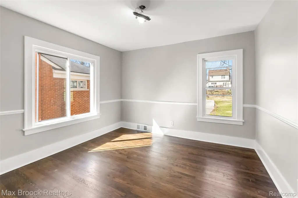 169 Dwight Avenue Pontiac City MI 48341