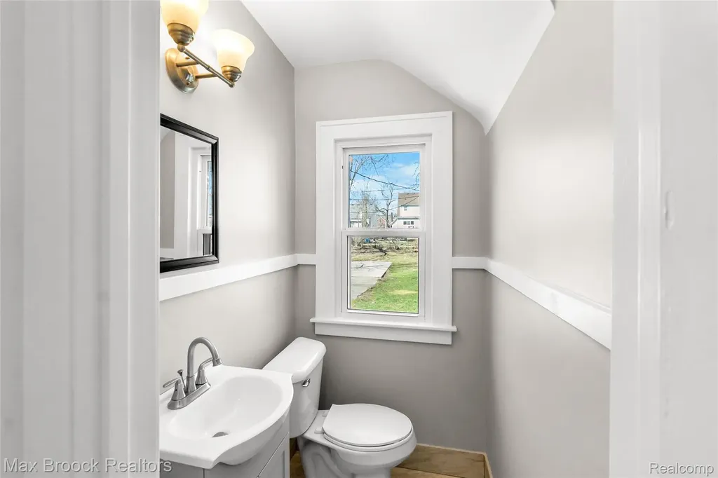 169 Dwight Avenue Pontiac City MI 48341