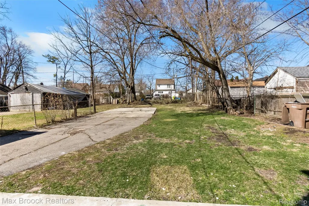 169 Dwight Avenue Pontiac City MI 48341