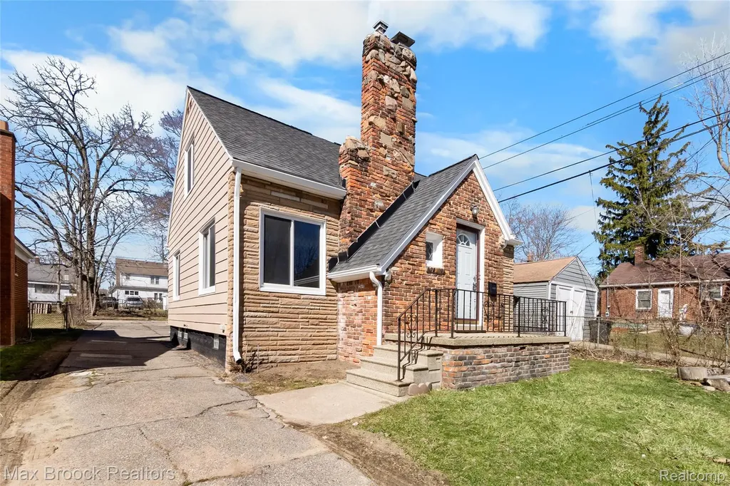 169 Dwight Avenue Pontiac City MI 48341