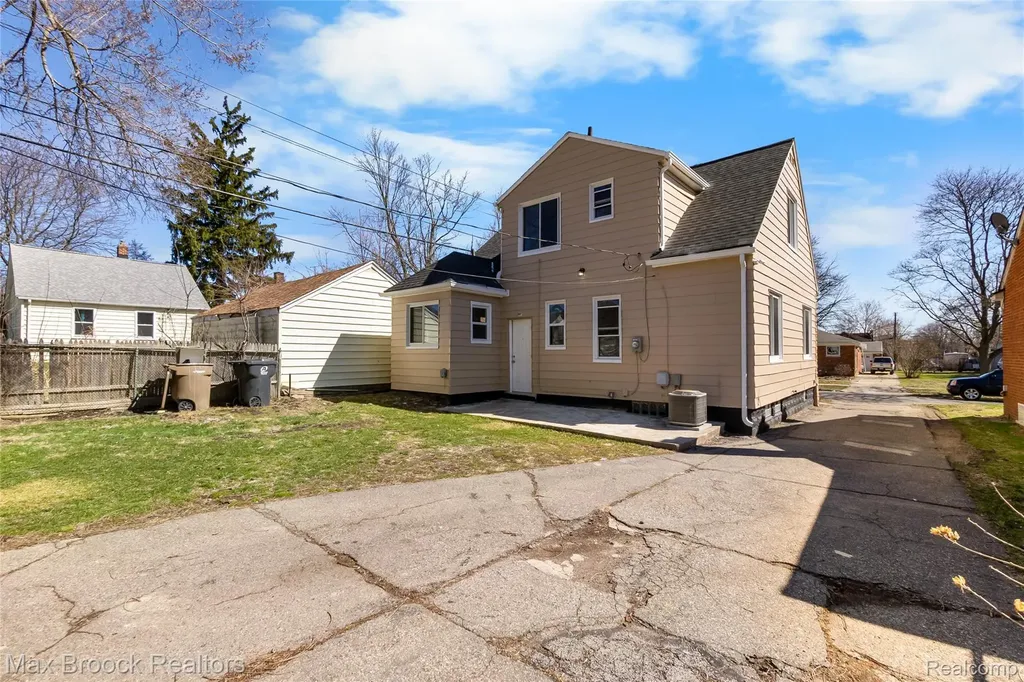 169 Dwight Avenue Pontiac City MI 48341