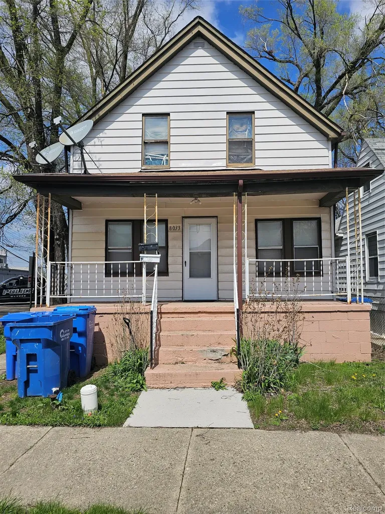 8033 Jackson Avenue Warren City MI 48089