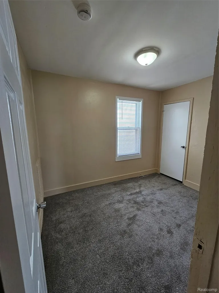 8033 Jackson Avenue Warren City MI 48089