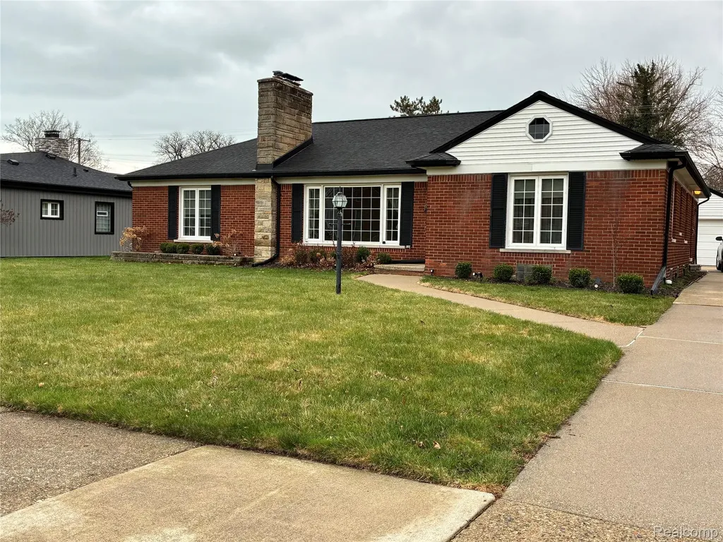 65 Hampton Road Village Of Grosse Pointe Shores City MI 48236