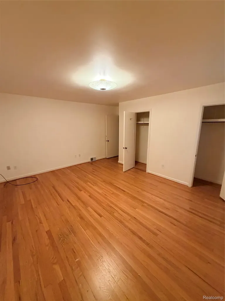 65 Hampton Road Village Of Grosse Pointe Shores City MI 48236