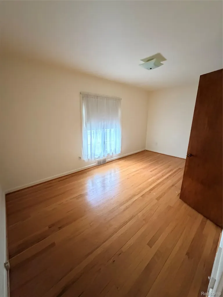 65 Hampton Road Village Of Grosse Pointe Shores City MI 48236