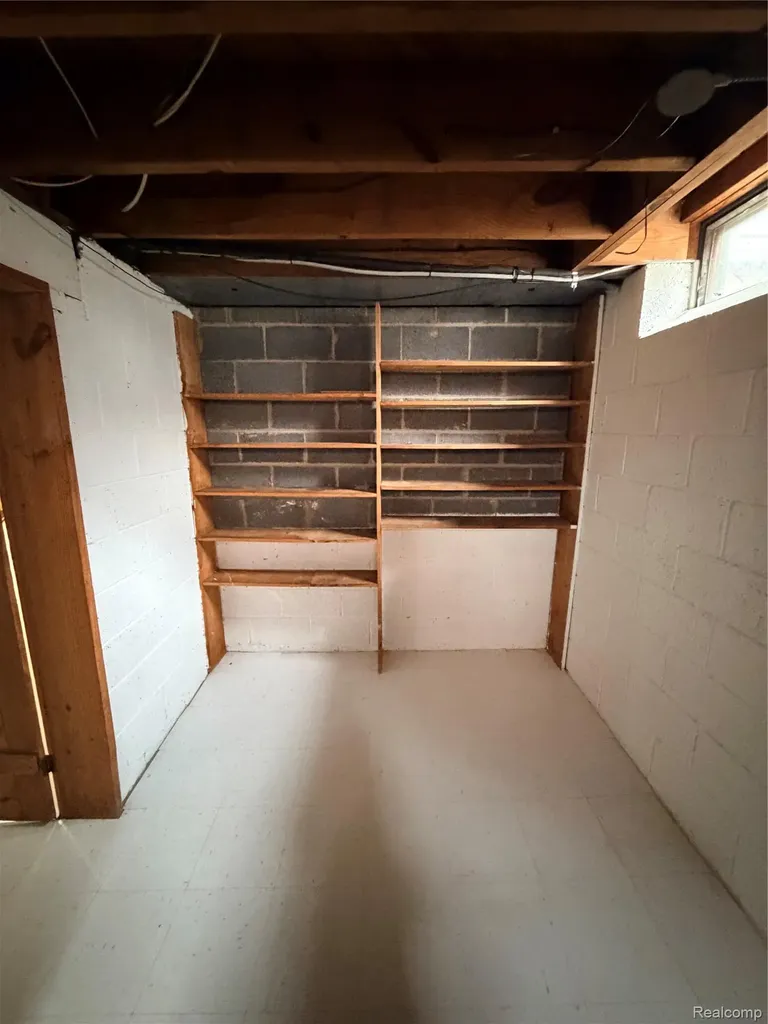 65 Hampton Road Village Of Grosse Pointe Shores City MI 48236