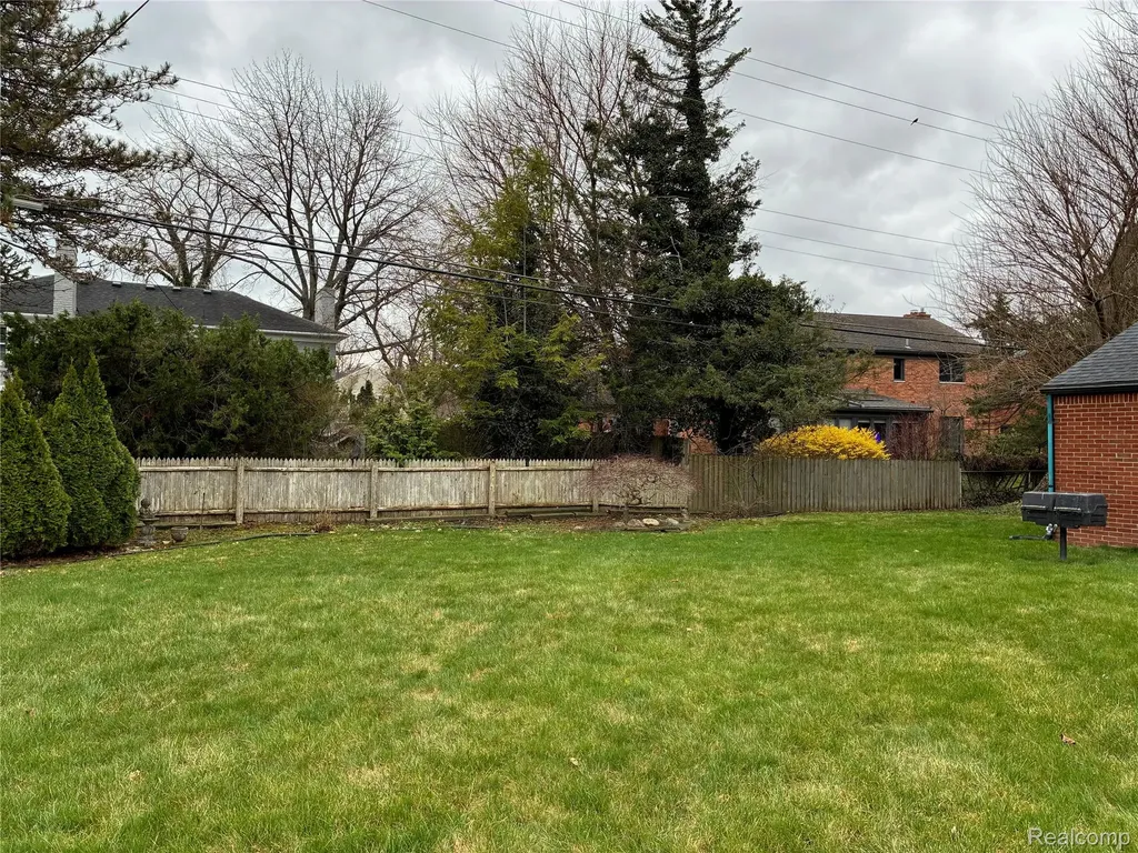 65 Hampton Road Village Of Grosse Pointe Shores City MI 48236