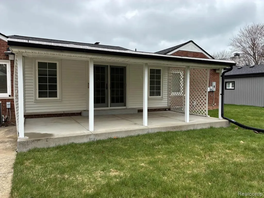 65 Hampton Road Village Of Grosse Pointe Shores City MI 48236