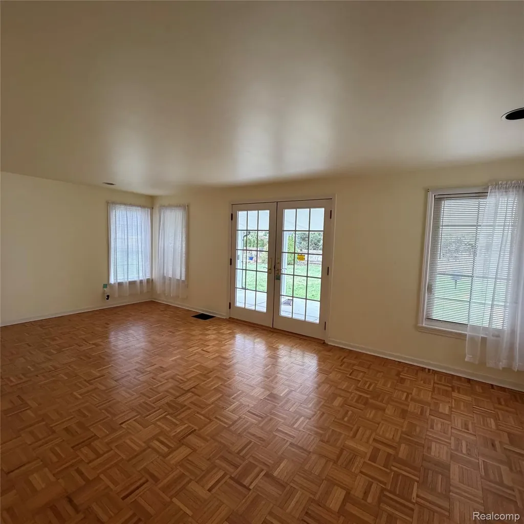 65 Hampton Road Village Of Grosse Pointe Shores City MI 48236
