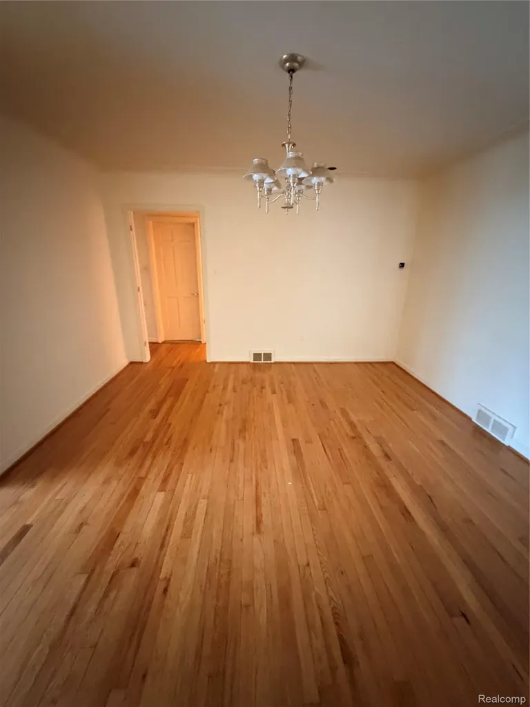 65 Hampton Road Village Of Grosse Pointe Shores City MI 48236