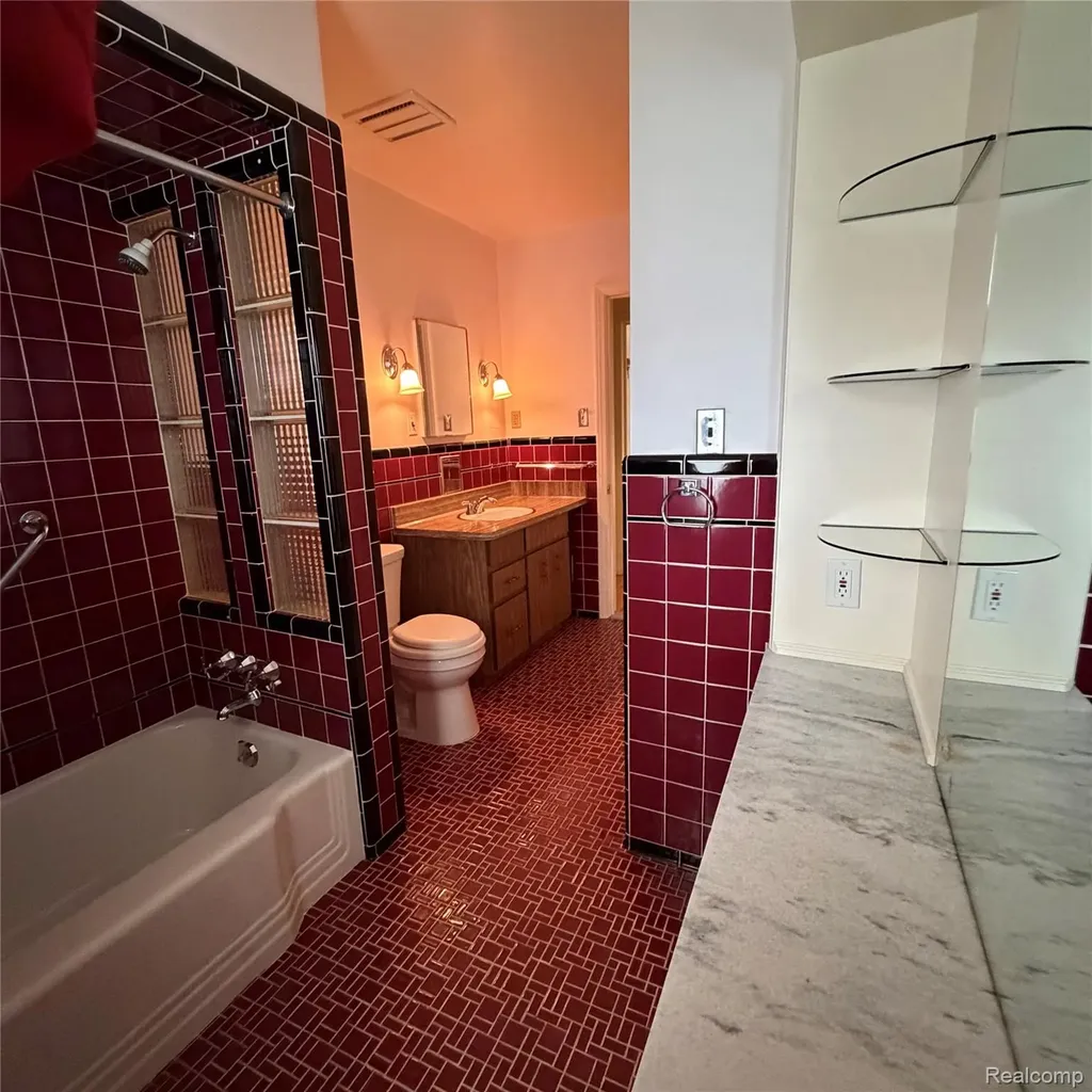 65 Hampton Road Village Of Grosse Pointe Shores City MI 48236