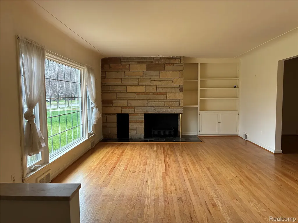 65 Hampton Road Village Of Grosse Pointe Shores City MI 48236