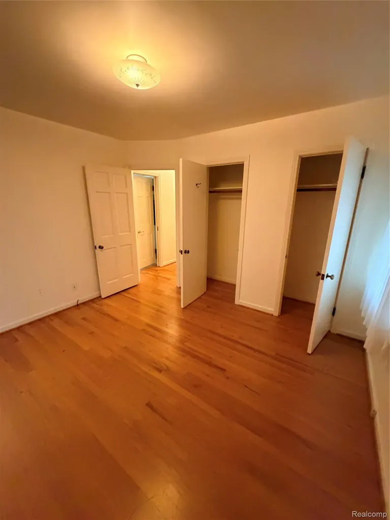 65 Hampton Road Village Of Grosse Pointe Shores City MI 48236