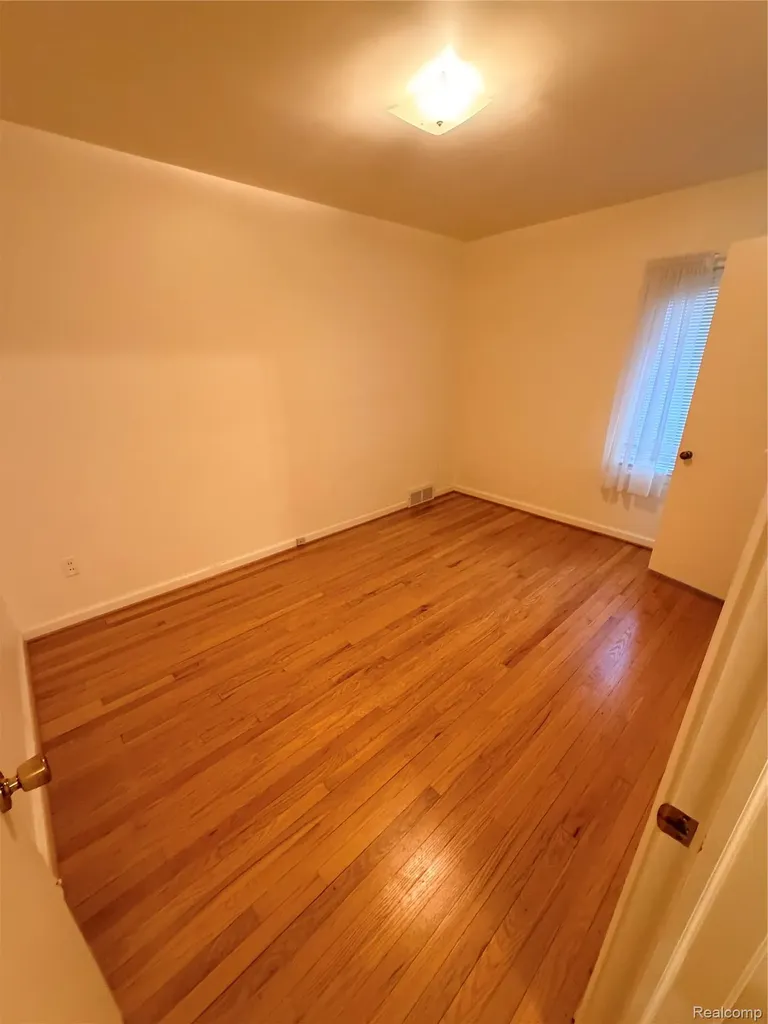 65 Hampton Road Village Of Grosse Pointe Shores City MI 48236