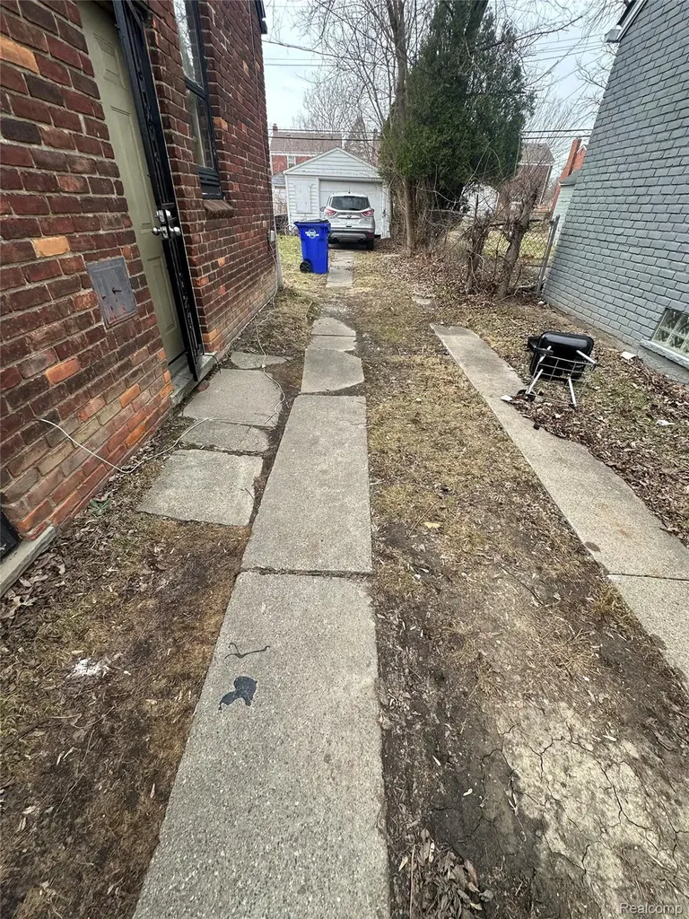 9091 Warwick Street Detroit City MI 48228