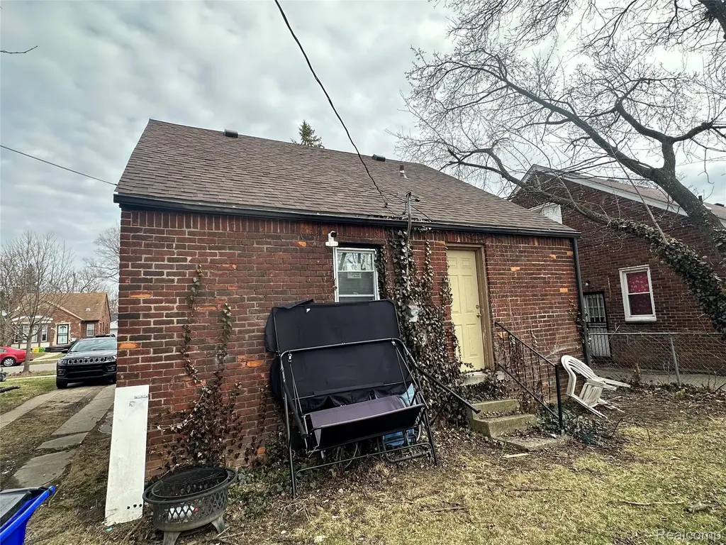 9091 Warwick Street Detroit City MI 48228