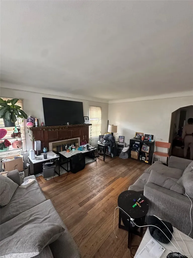 9091 Warwick Street Detroit City MI 48228