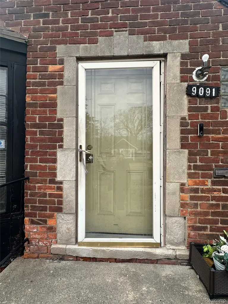 9091 Warwick Street Detroit City MI 48228